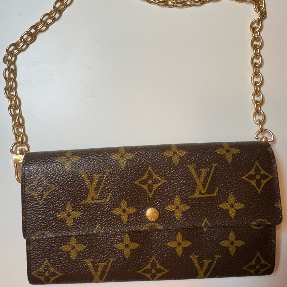 LOUIS VUITTON WALLET - Authentic